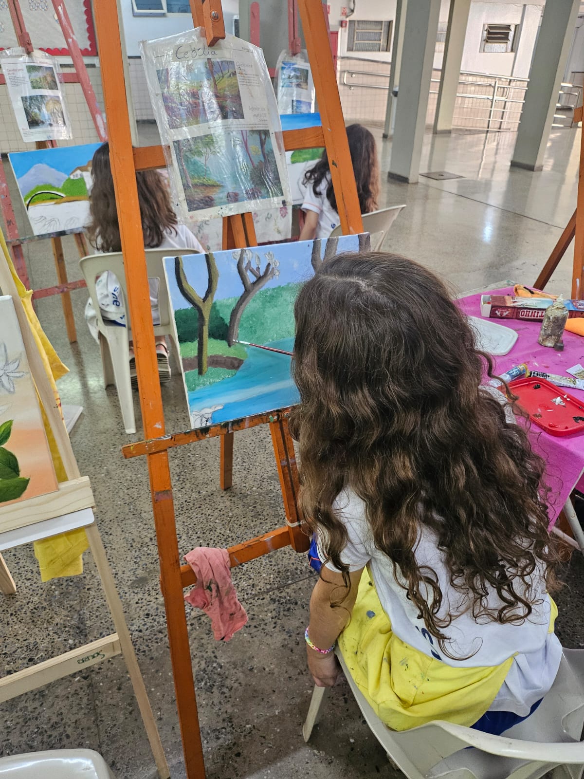 Coordenação motora, autoestima e controle de ansiedade: como a pintura ajuda crianças e adolescentes