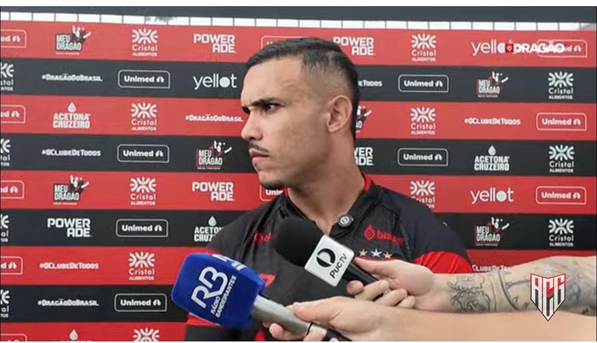 Atlético estreia técnico em BH. Vila volta de Cuiabá com derrota