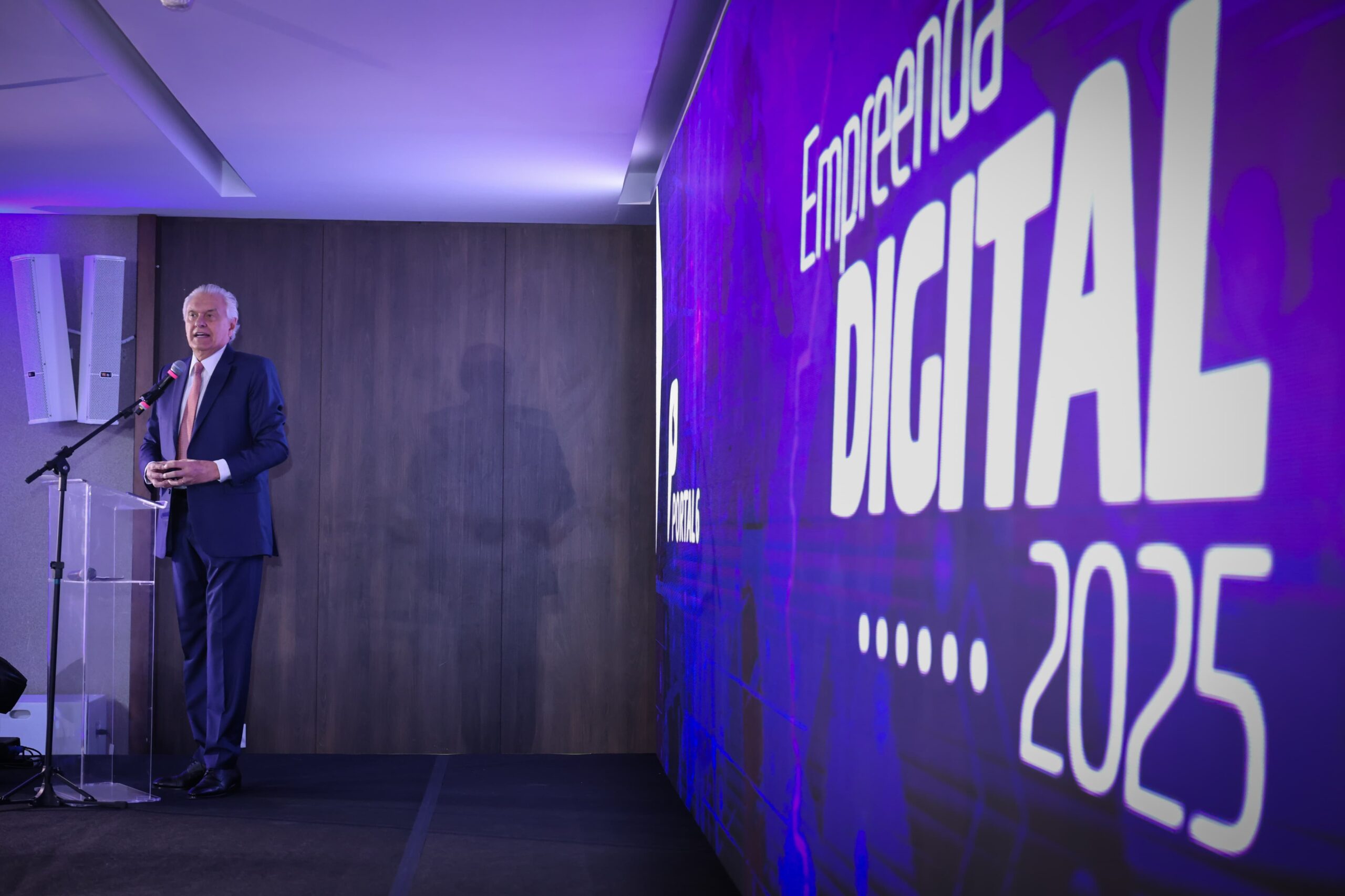 Caiado anuncia Centro Estadual de Computação Aberta em IA
