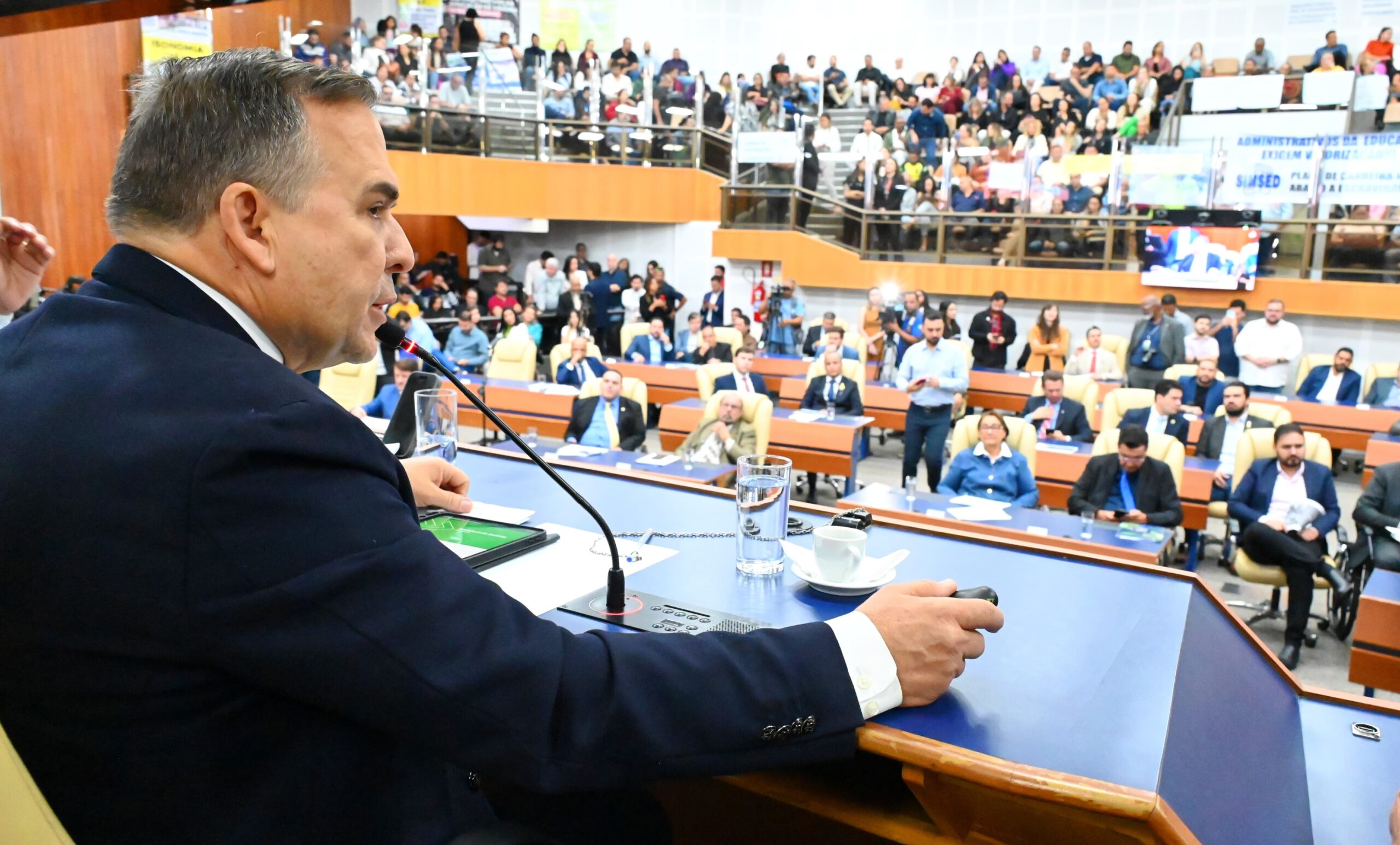 Sandro Mabel contesta notícia sobre queda de investimentos e destaca superávit histórico da Prefeitura de Goiânia