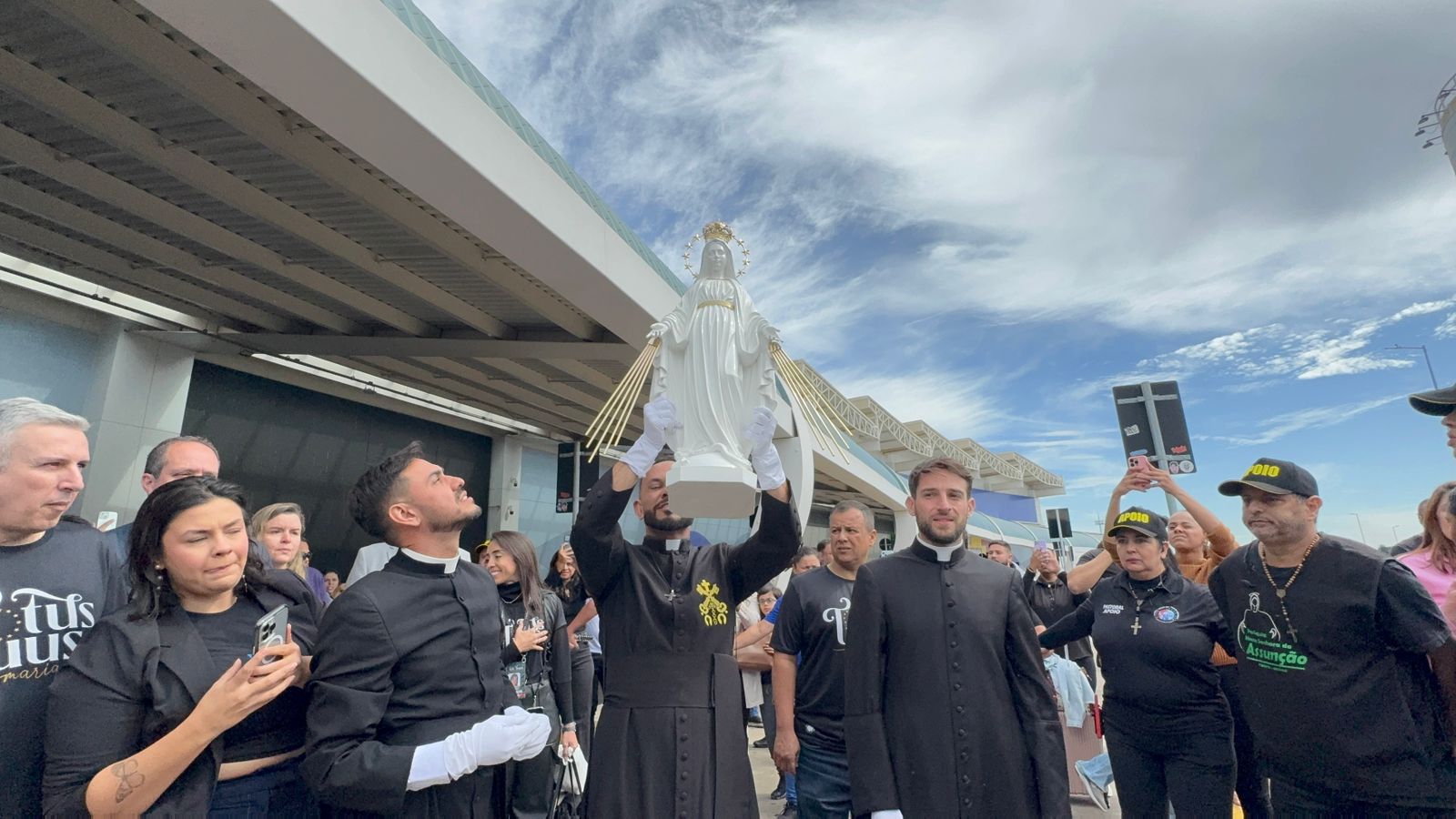 Imagem de Nossa Senhora das Graças chega a Goiânia