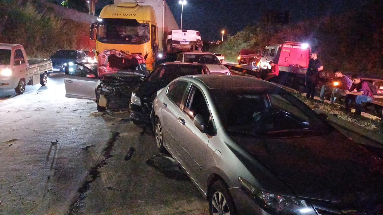 Engavetamento deixa um morto e três feridos na BR-153, em Goiânia