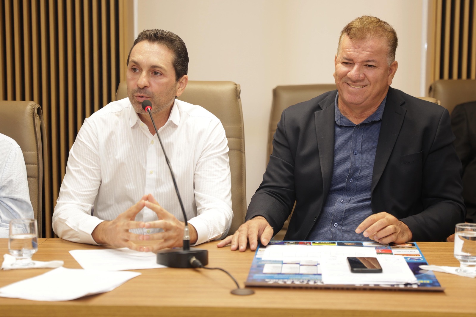 Leandro Vilela apresenta proposta de anistia fiscal para feirantes de Aparecida