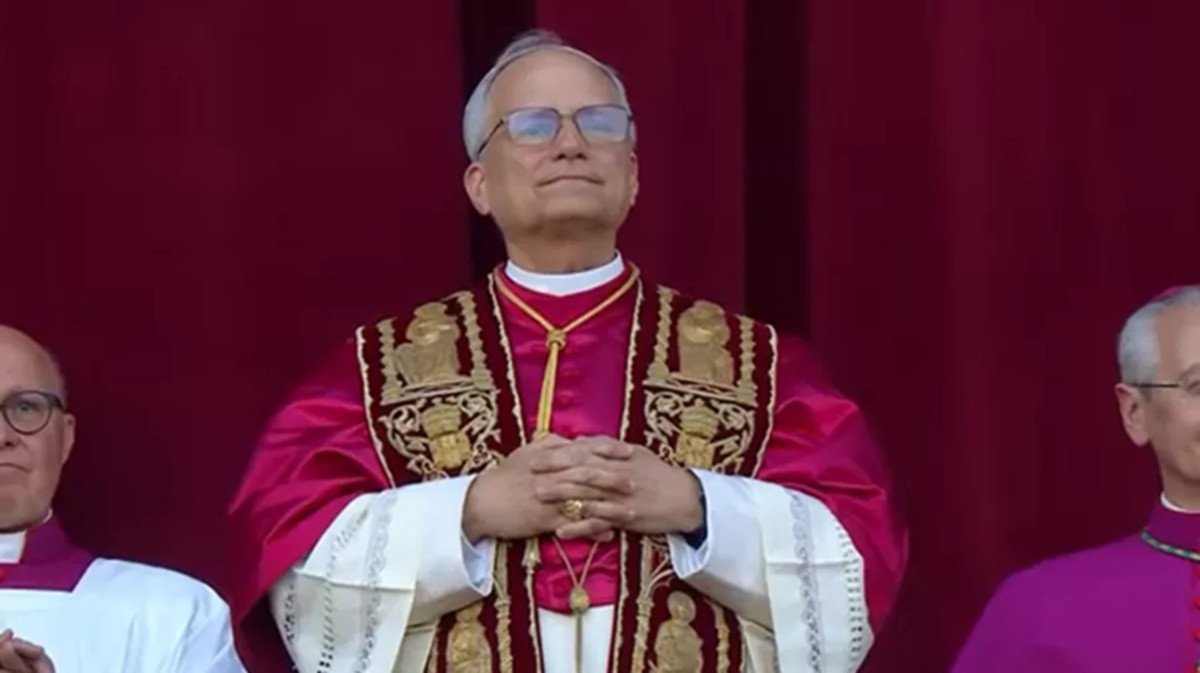 Primeiras palavras de Leão XIV evocam legado de Francisco e convocam a Igreja à união: “Sem medo, de mãos dadas com Deus”