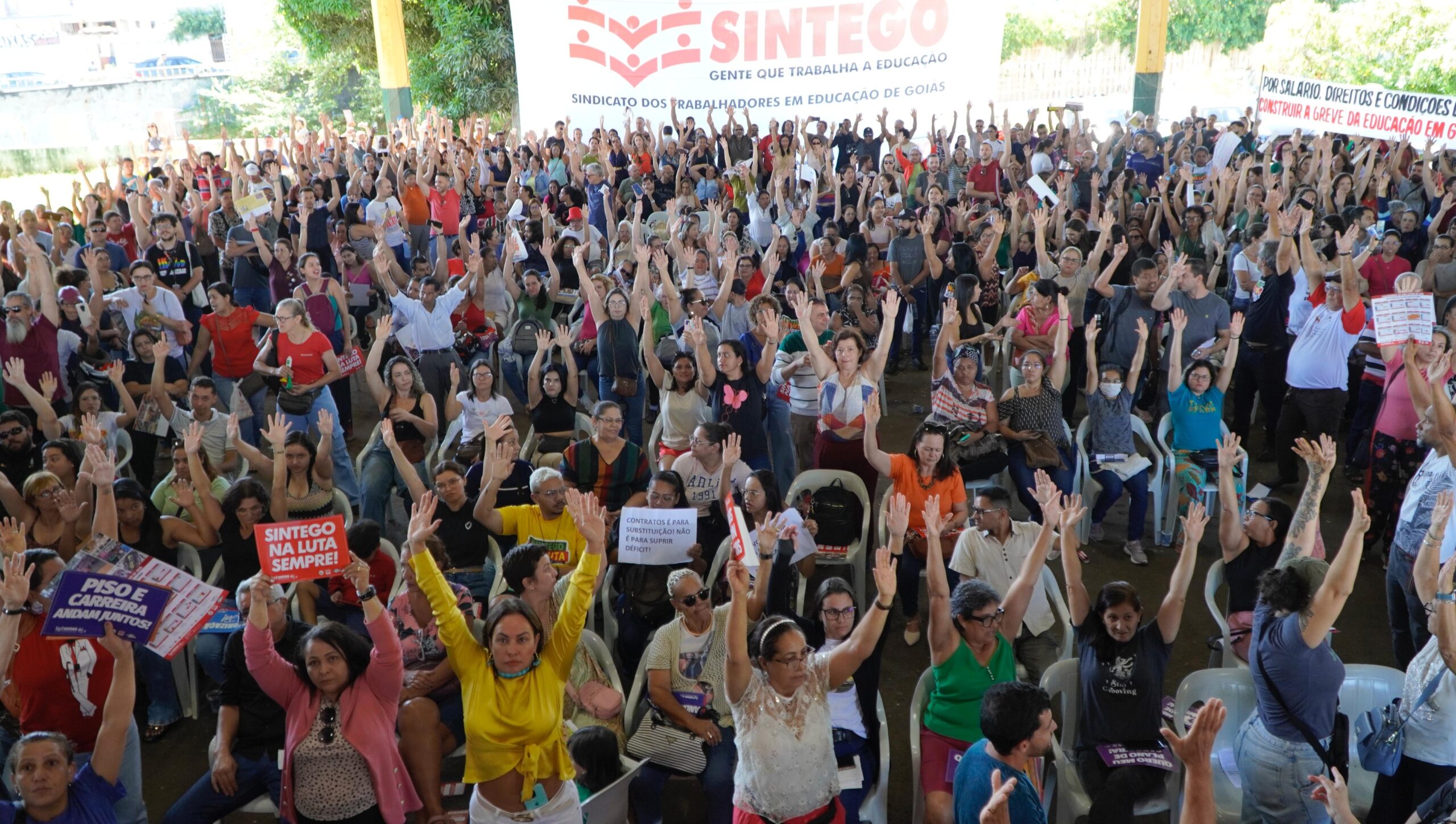Servidores da Educação adiam greve e cobram nova proposta da Prefeitura de Goiânia