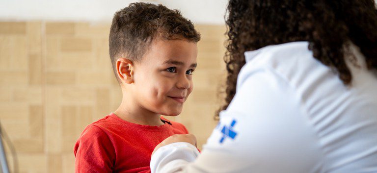 Agora Tem Especialistas leva médicos e exames para todo o Brasil