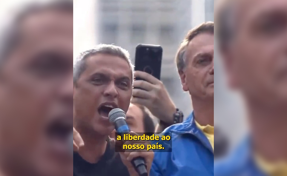 Ao lado de Bolsonaro, Gustavo Gayer discursa em inglês em novo ato na Avenida Paulista