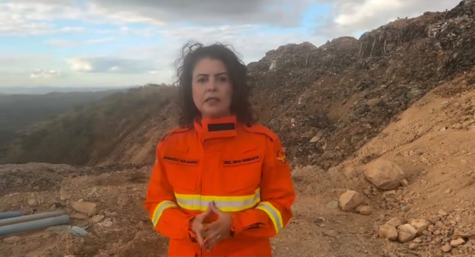 Aterro irregular em Padre Bernardo é interditado após mais um risco de desmoronamento e contaminação de córrego