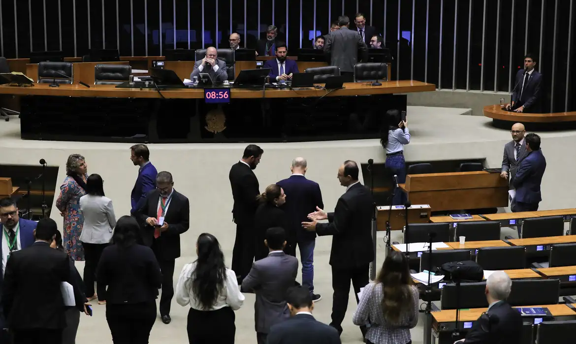 Advogado tributarista analisa como ficam as contas públicas com derrubada do aumento do IOF