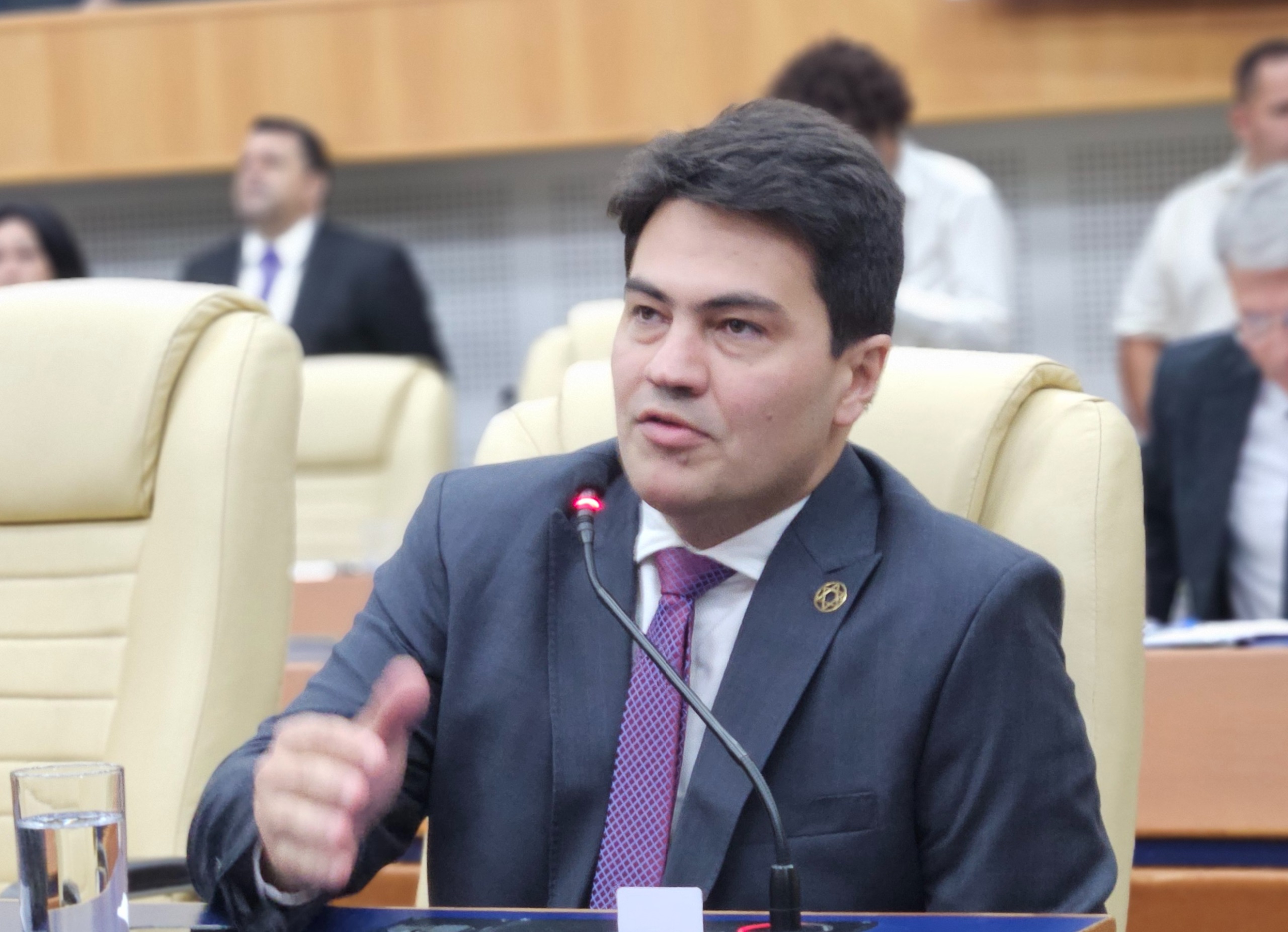 IGOR FRANCO - Base aprova aumento de repasse da Saneago após votação controversa e tentativa da oposição de barrar projeto