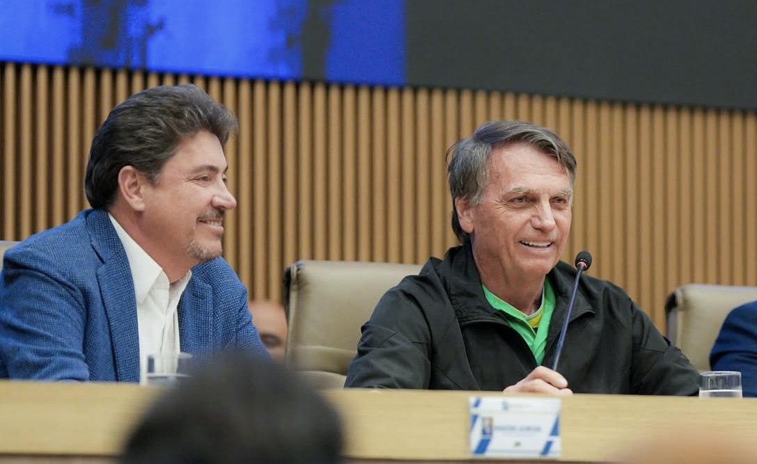 Bolsonaro interrompe agenda em Goiás após sintomas e segue para exames em Brasília