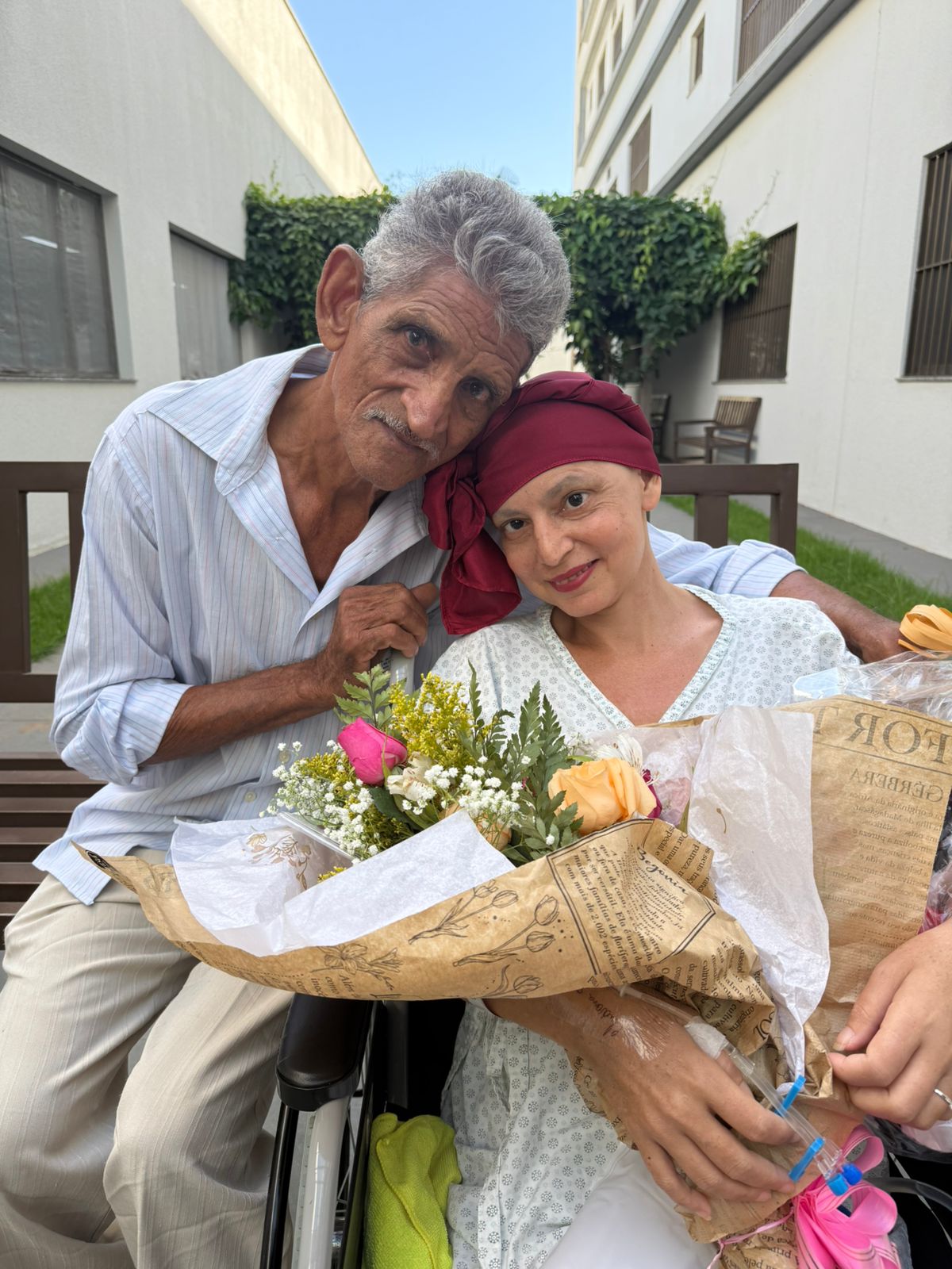 Paciente oncológica do HCN é surpreendida com pedido de casamento