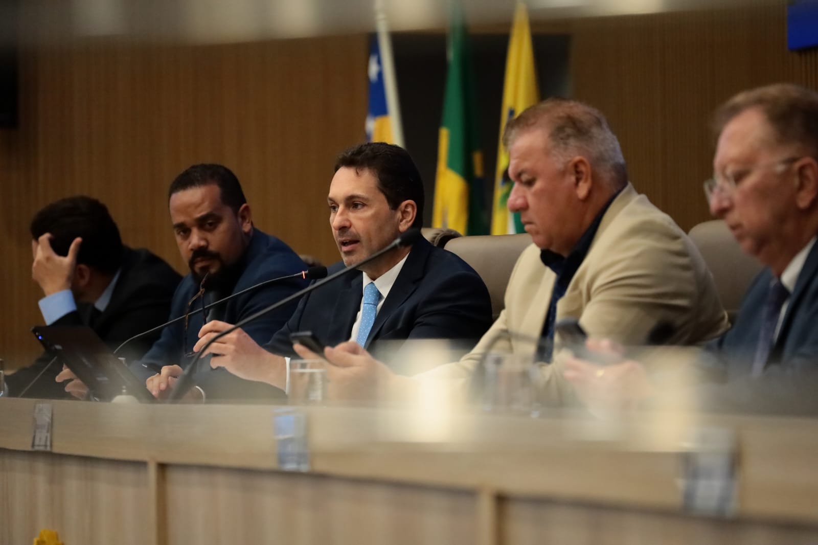 Vilela apresenta superávit de R$ 27,1 milhões e detalha pagamento de dívidas da gestão anterior
