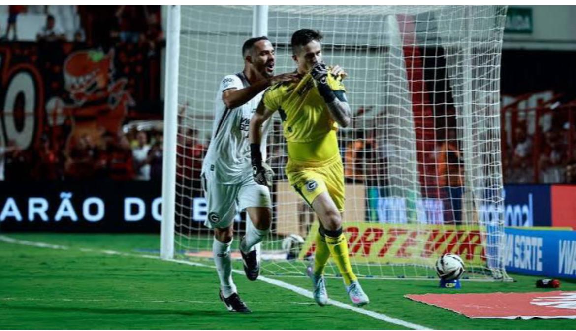 O absurdo cartão amarelo para o goleiro Tadeu do Goiás