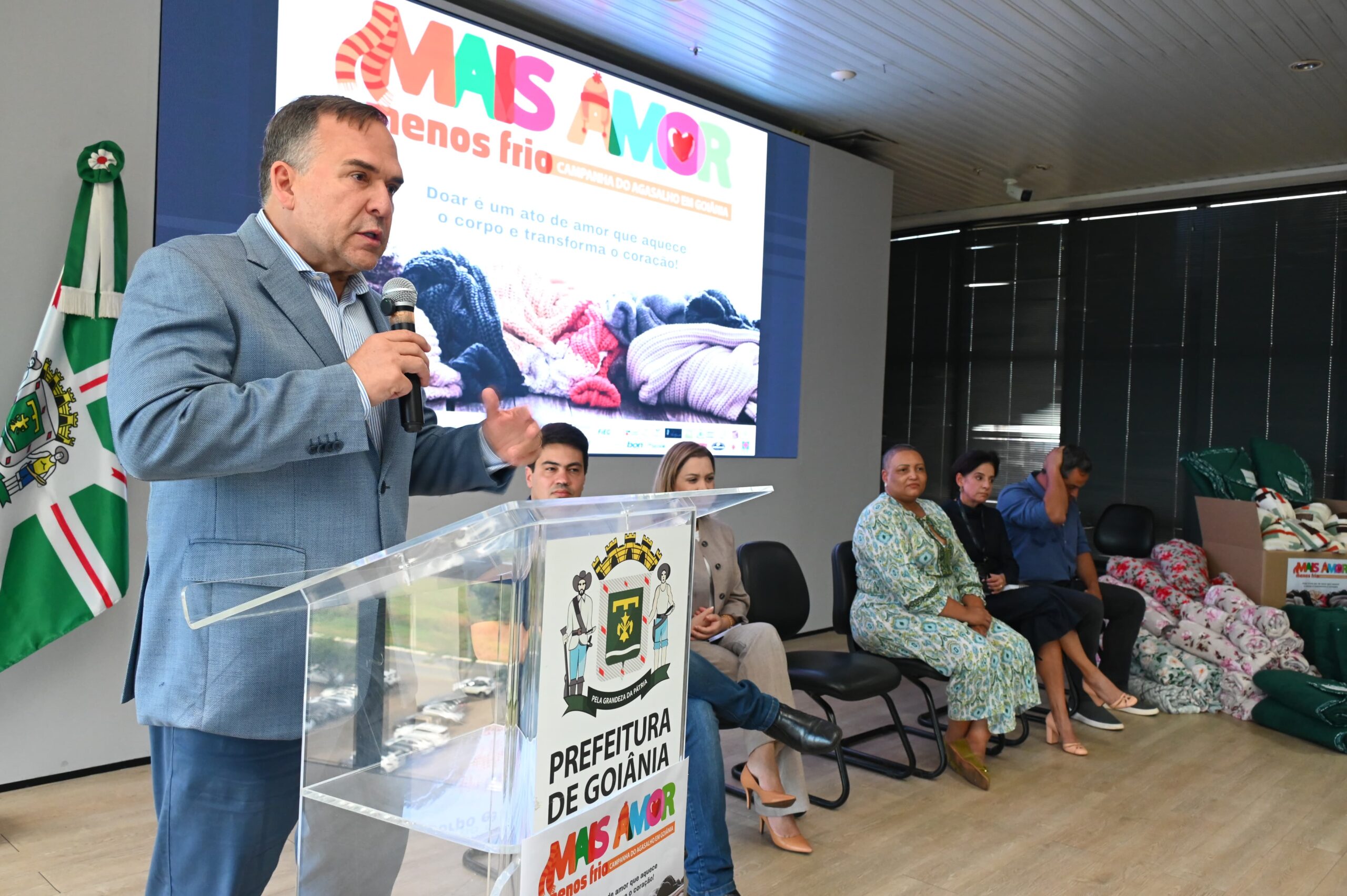 Prefeito Mabel lança Campanha do Agasalho Goiânia 2025