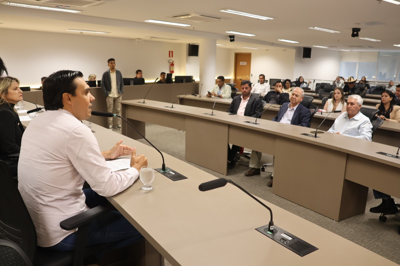 Deputados e prefeitos discutem PEC 66