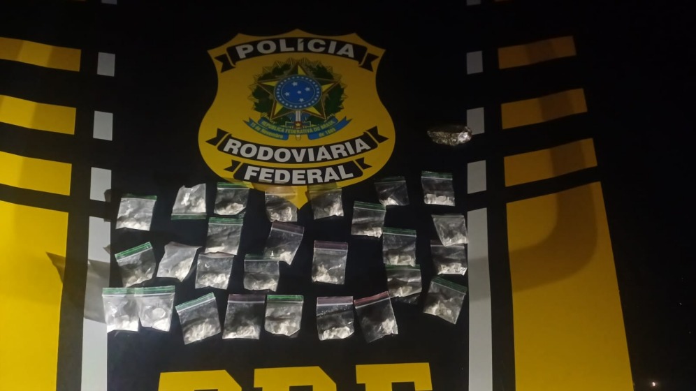 PRF apreende drogas em ônibus intermunicipal na BR-060