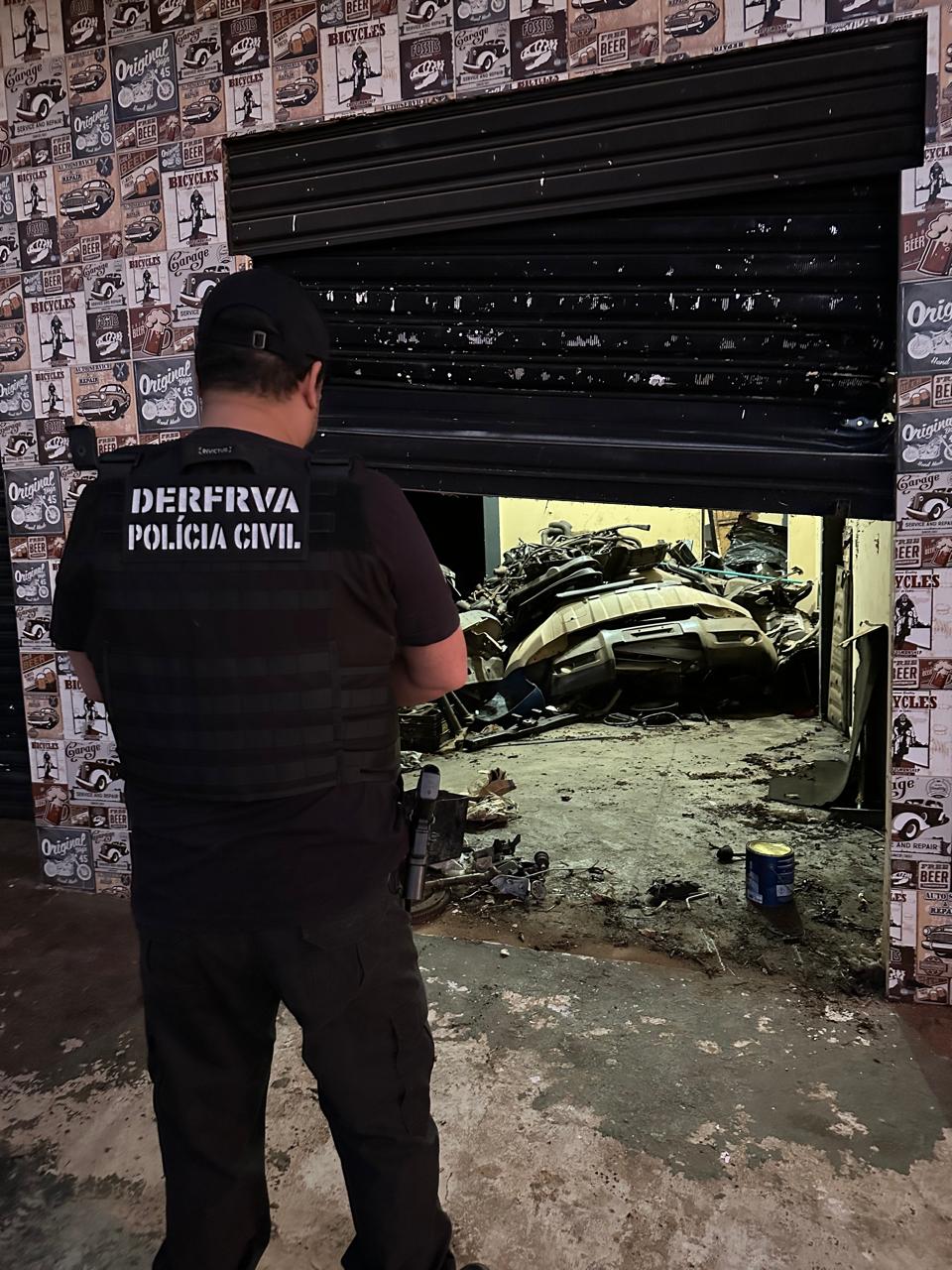 PCGO prende criminosos que desmontavam veículos furtados