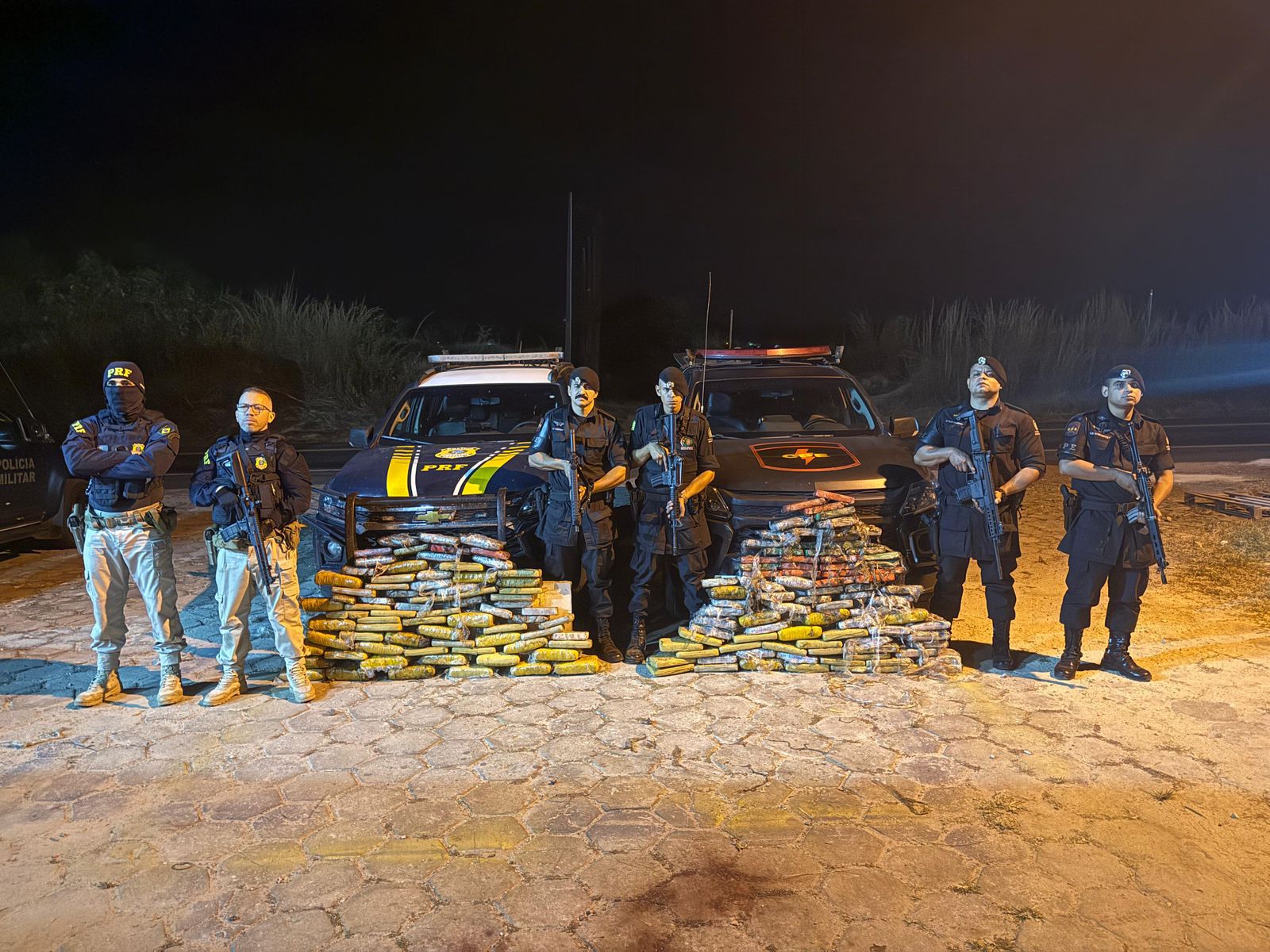 Ação entre PRF e PM apreende mais de 200 kg de drogas na cidade de Goiás