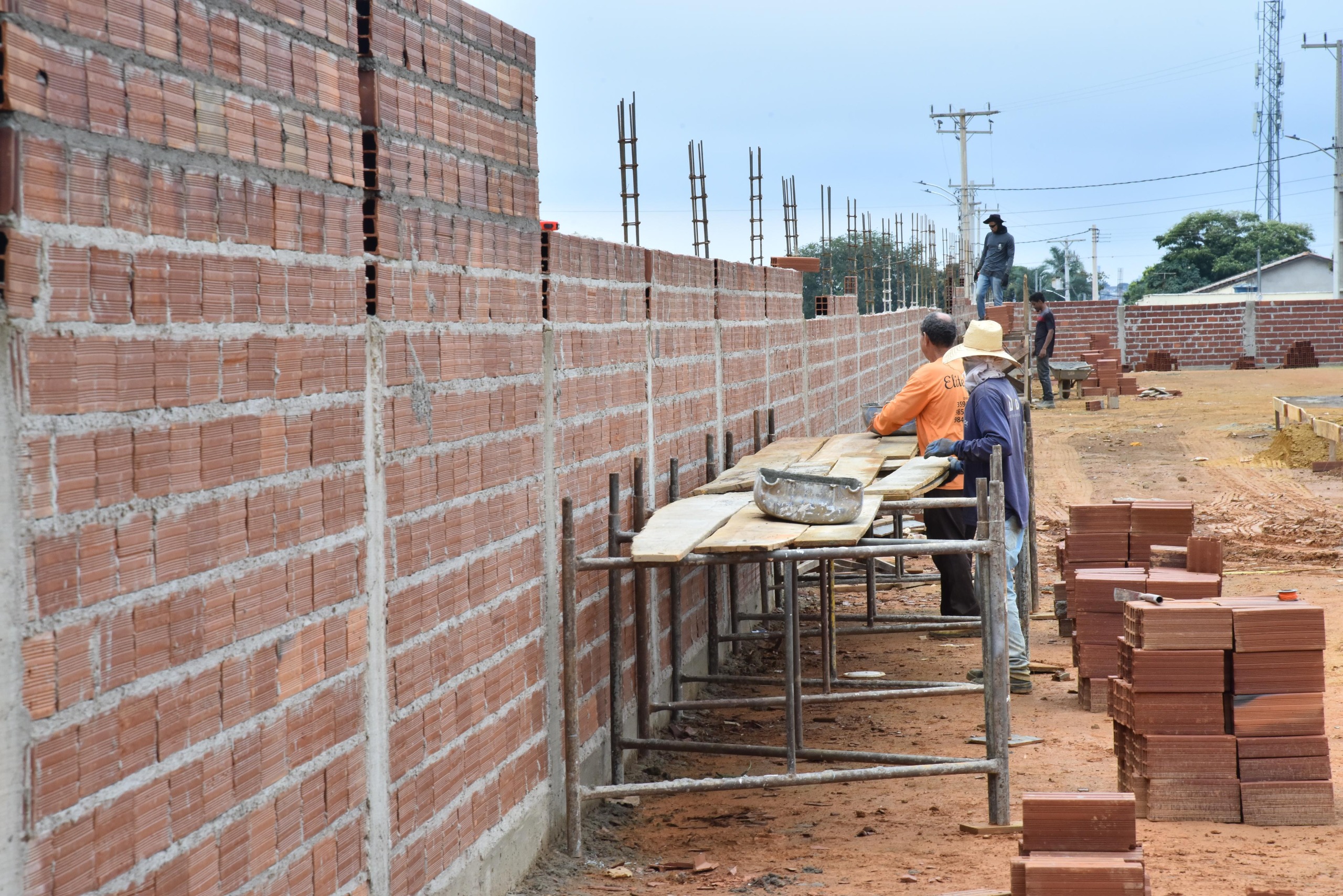 Prefeitura de Aparecida inicia obras de três novos CMEIs