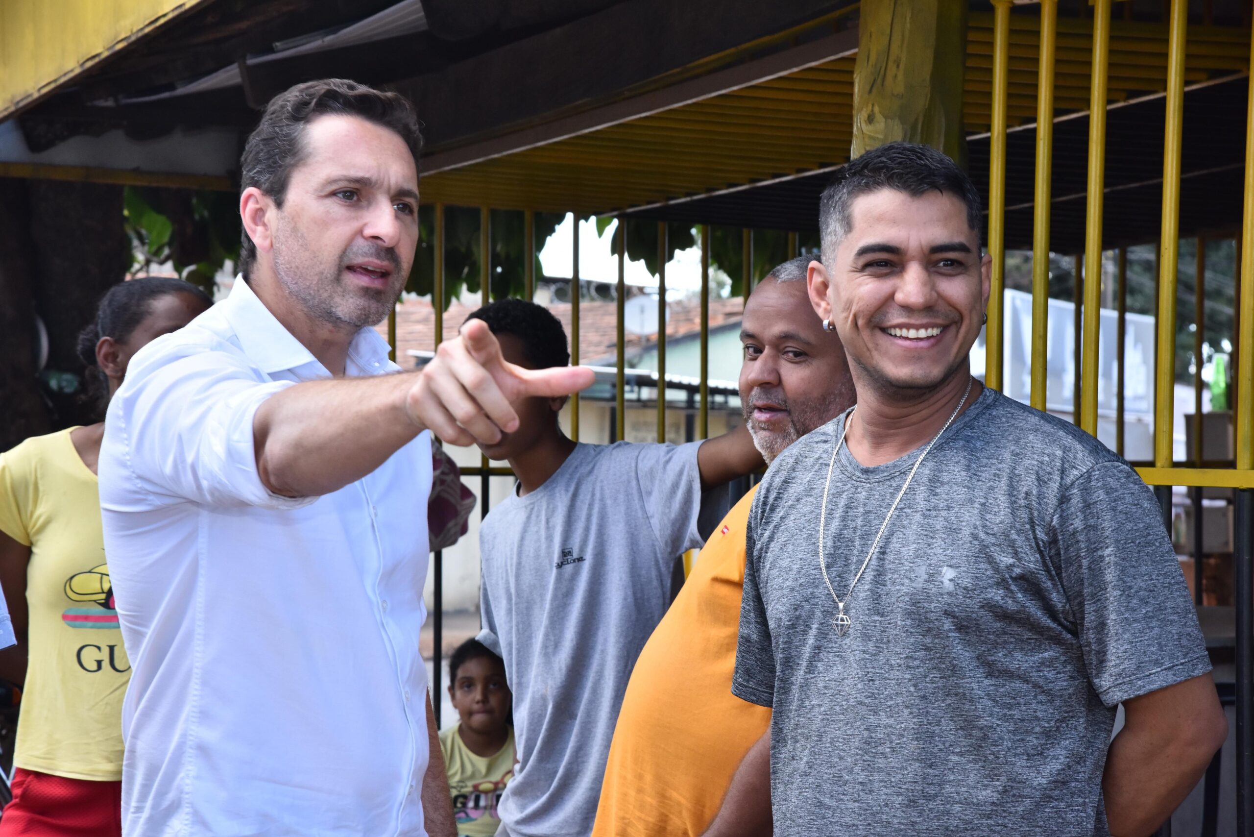 Leandro Vilela vistoria obras em Aparecida
