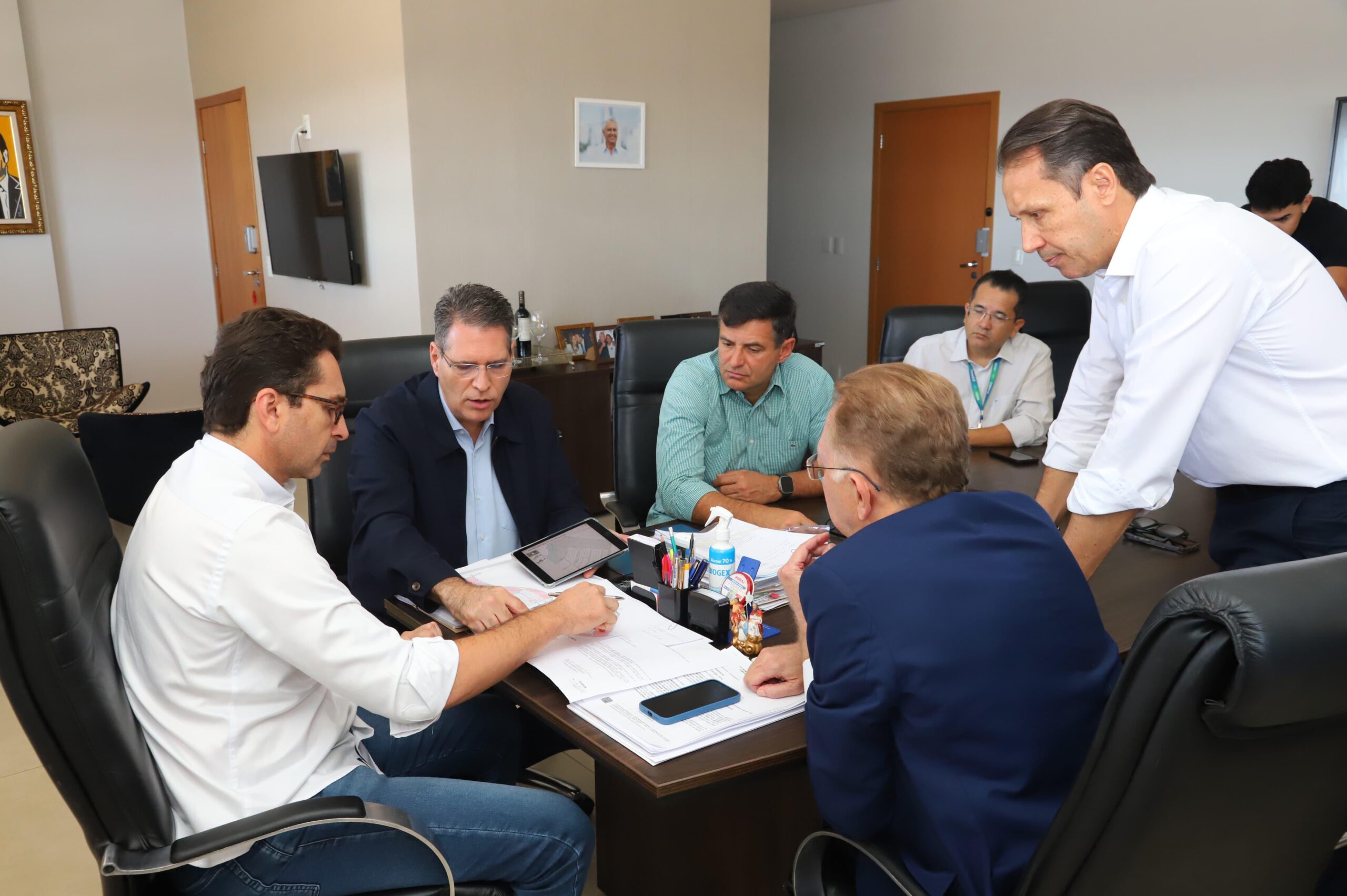 Vilela e Francisco Jr. alinham últimos trâmites para início das obras no Dianot
