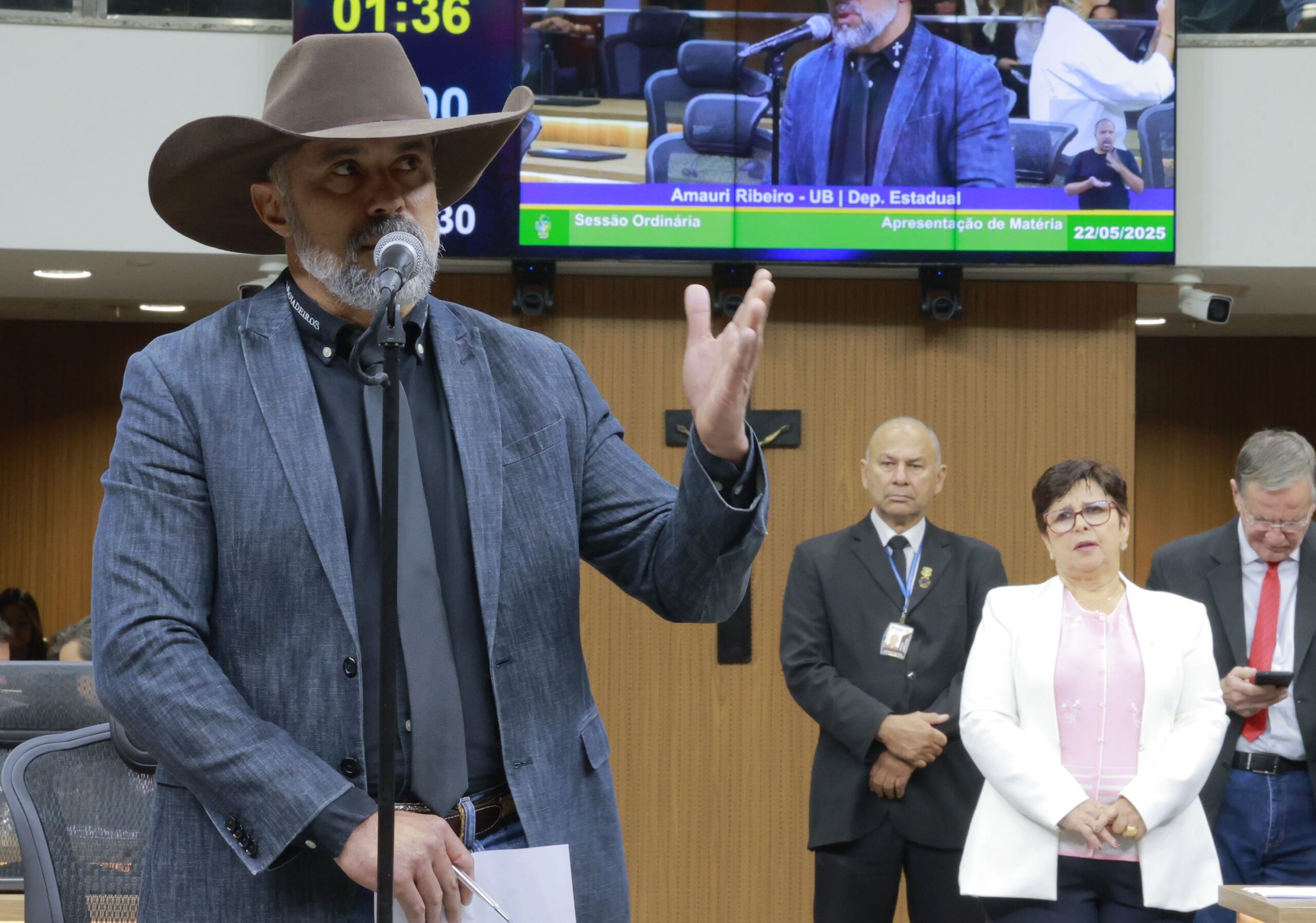 “Deputado do chapéu”, Amauri Ribeiro coleciona polêmicas e representações no Conselho de Ética