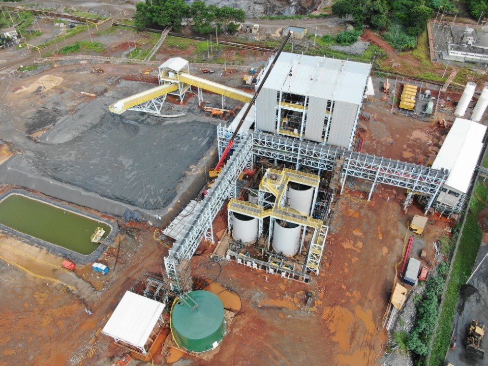 AngloGold Ashanti e Aura Minerals firmam acordo para venda da Mineração Serra Grande em Goiás