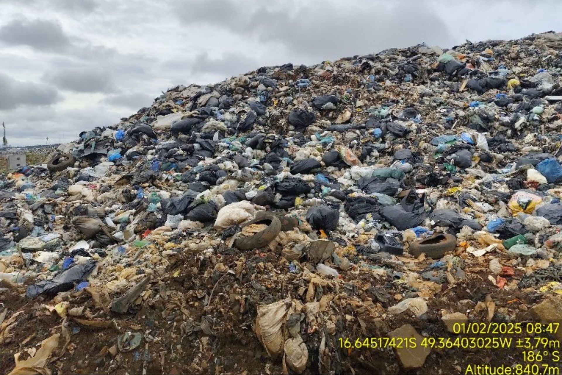 Imagem do depósito de resíduos de Goiânia MP GO