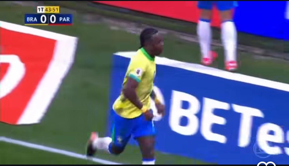 Brasil garante vaga na Copa. Zagueiro pronto para jogar