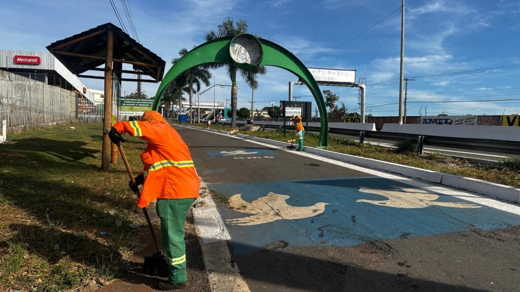 Rodovia dos Romeiros recebe limpeza e nova iluminação para a Festa do Divino