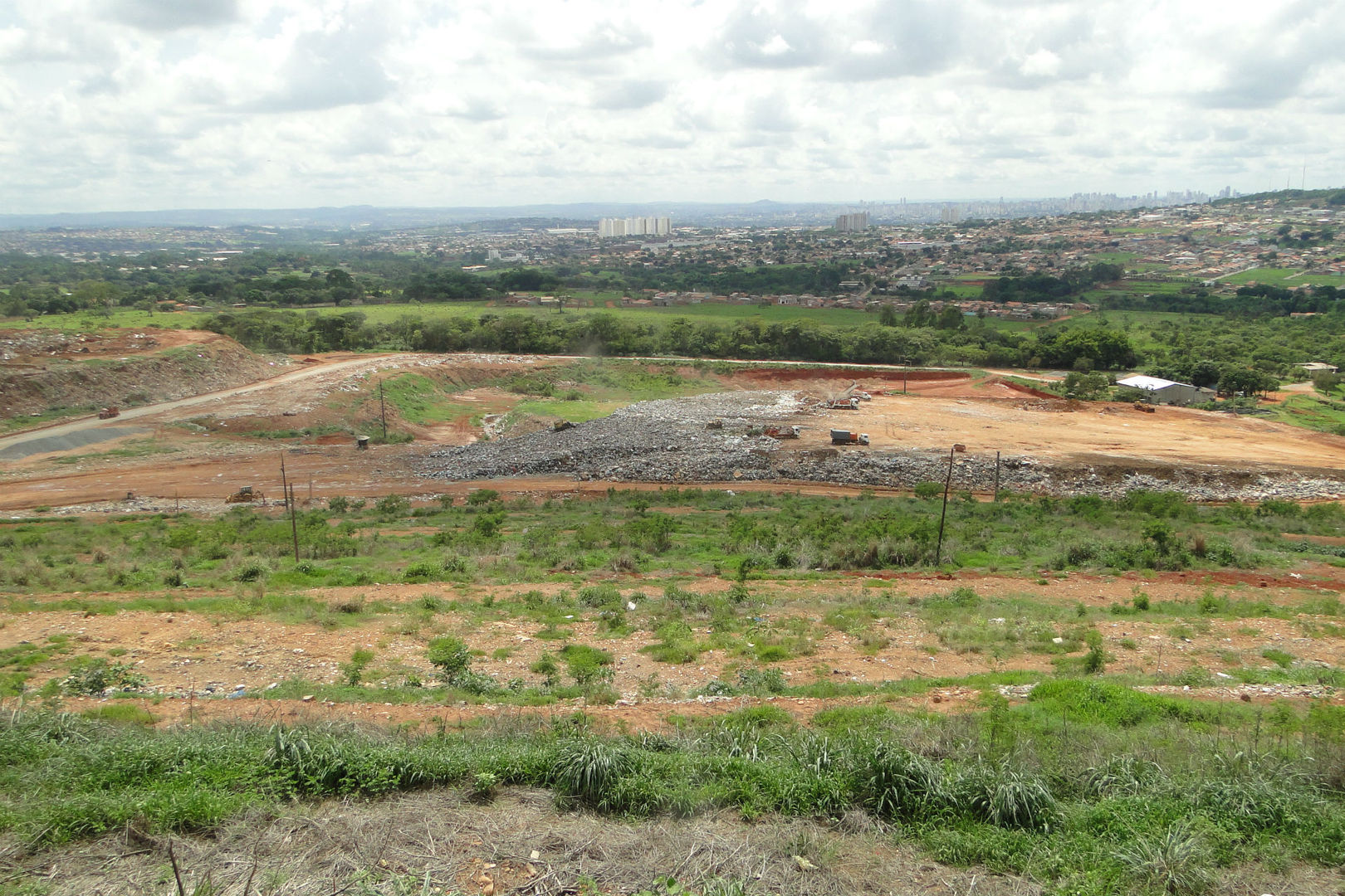 O luxo do lixo Aterro sanitário de Goiânia