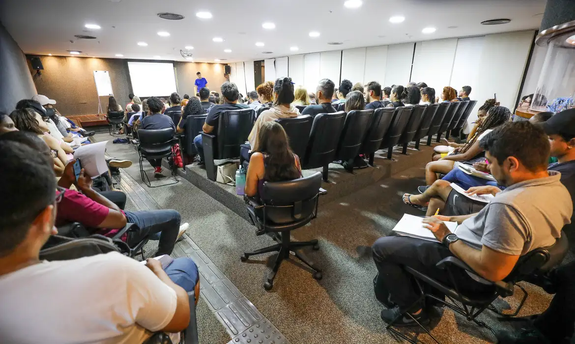CNU 2025: retificação no edital simplifica pedido de isenção
