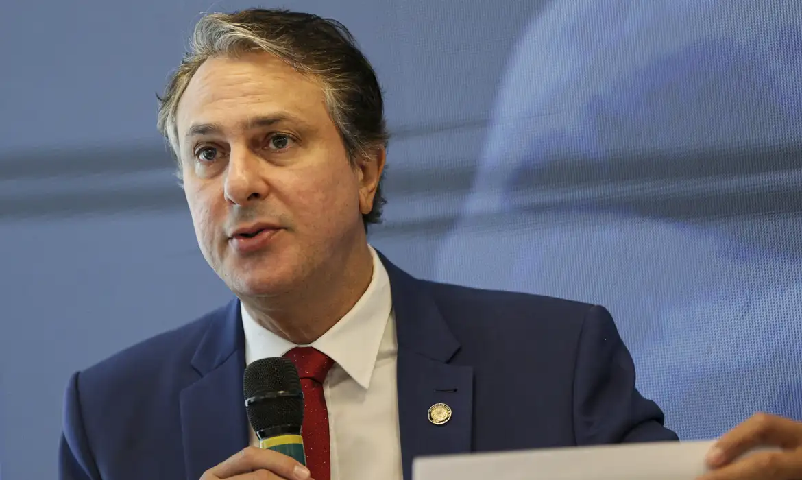 Camilo Santana busca sensibilizar o Congresso Nacional para conseguir recursos para a universalização do Pé-de-Meia