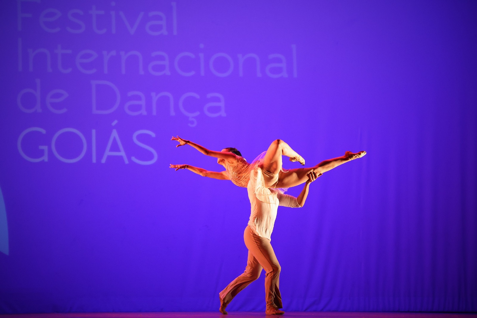 Festival Internacional de Dança no CCON apresenta melhores coreografias e distribui prêmios especiais neste domingo (6)