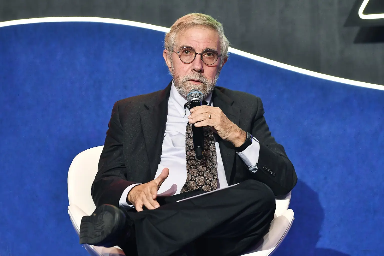 Tarifas ‘megalomaníacas’ de Trump não afetam o Brasil tanto quanto ele espera, diz Nobel de Economia
