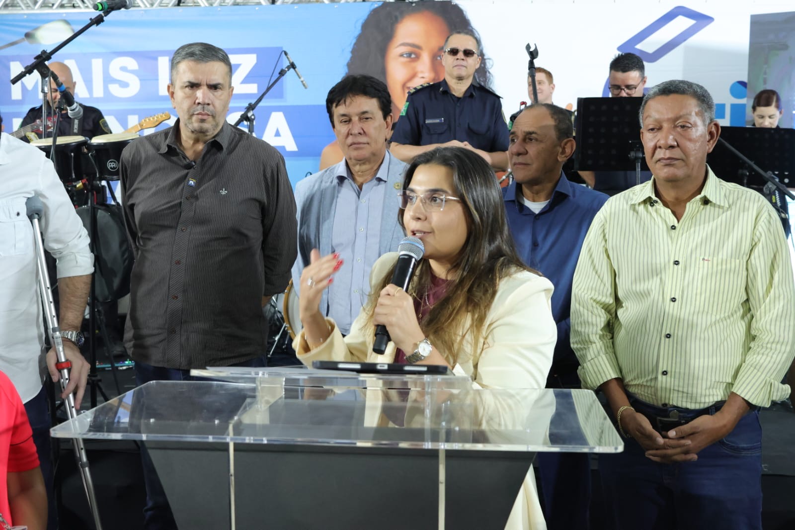 Sabrina acena à base e defende cobrança à Limpa Gyn com diálogo - Foto: Alex Malheiros