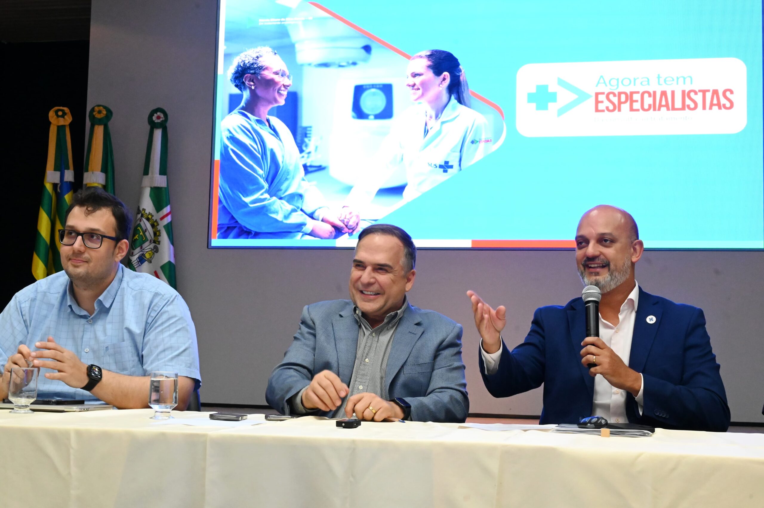 Reunião programa Agora tem Especialistas