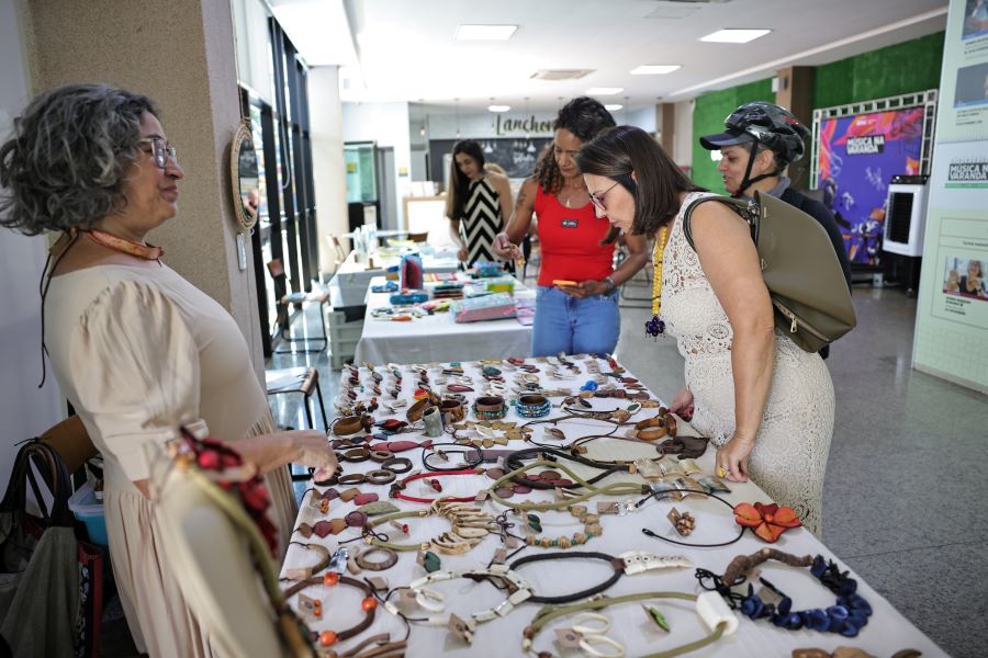 Projeto Artes no Centro reúne cultura, artesanato e música no Sesc Goiânia