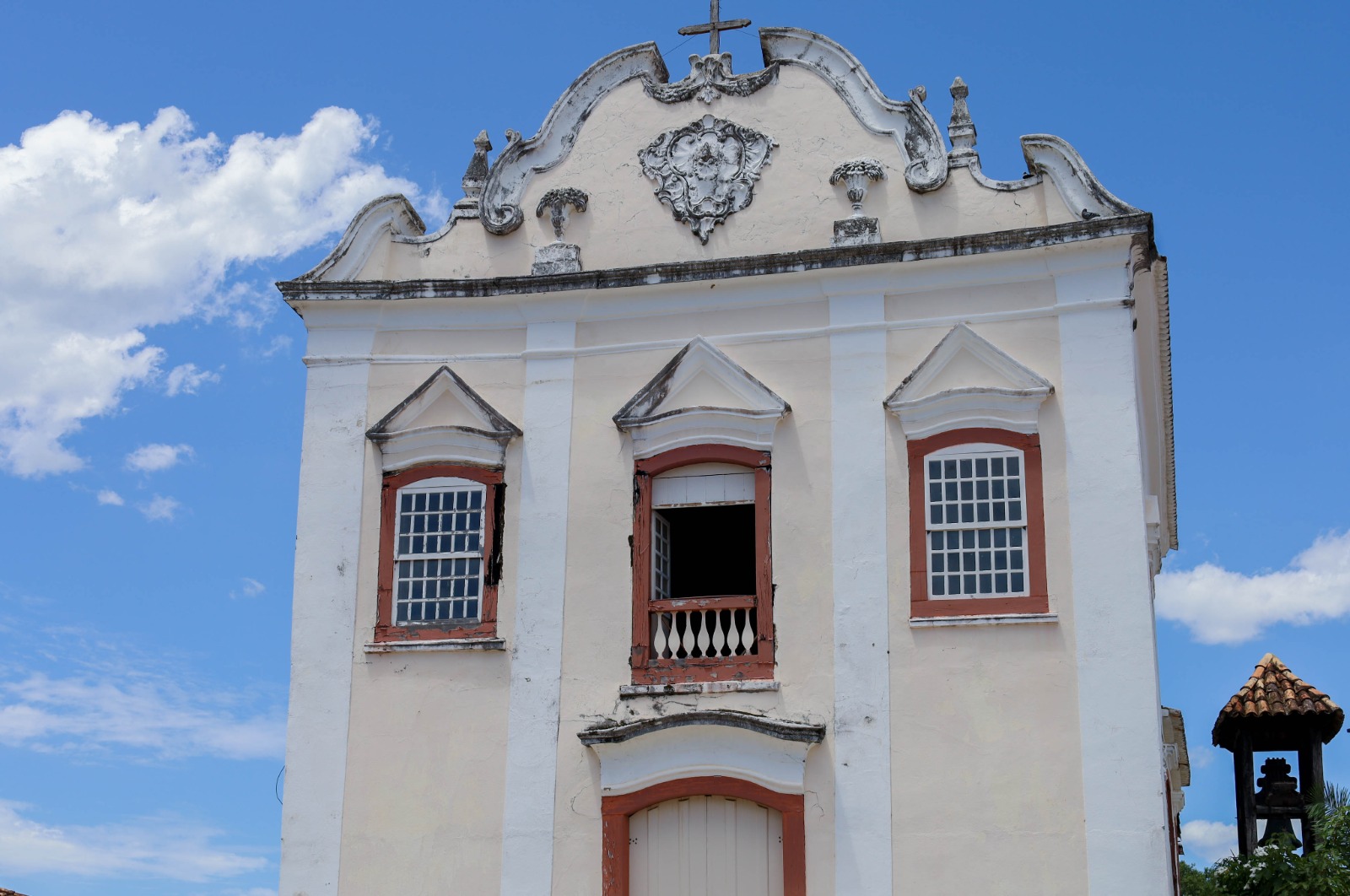 Caiado critica descaso do governo federal com a Igreja da Boa Morte