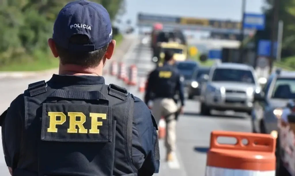 PRF intensifica fiscalização contra ultrapassagens proibidas na Operação Férias 2025
