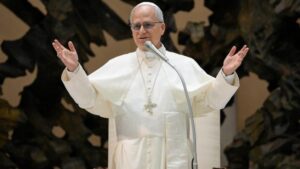 Vaticano rompe com grupo ultraconservador e excomunga bispos