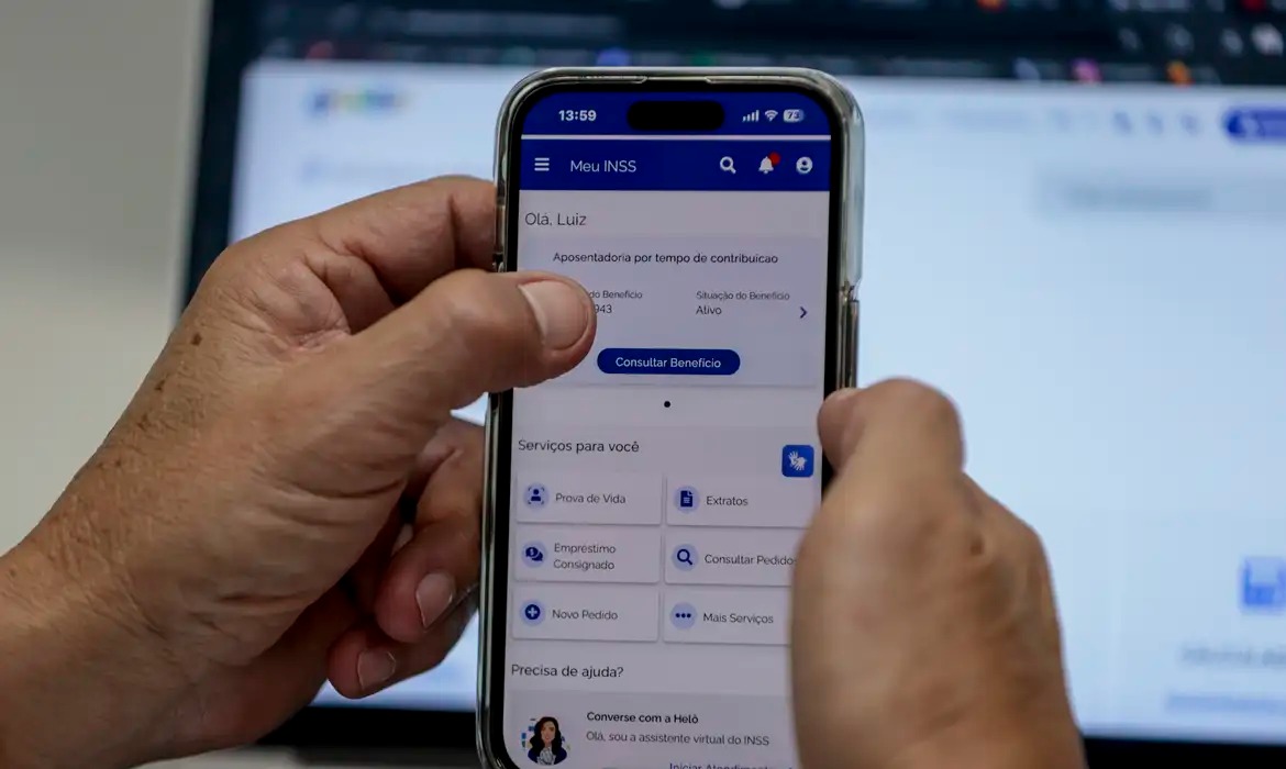 Advogado orienta como identificar cobranças indevidas e quais valores podem, de fato, ser descontados do salário.