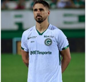 Rafael Gava deve voltar ao meio campo do Goiás (Foto: Reproduação - rodriguesrosiron)