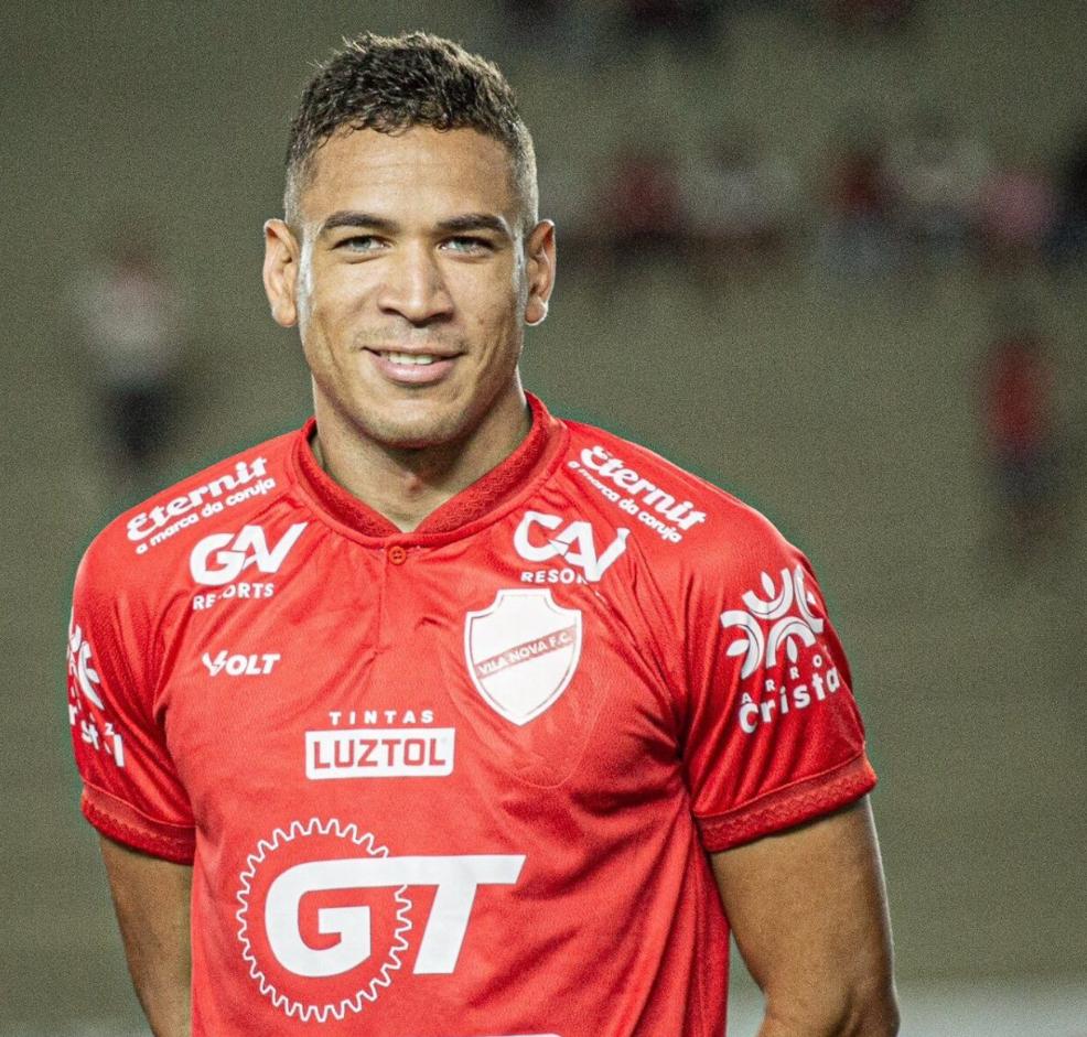 Elias volta ao time titular do Vila