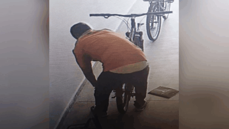 Homem tenta furtar bicicleta em terminal de Goiânia a caminho de colocar tornozeleira eletrônica