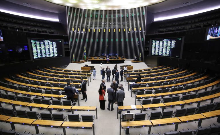 Câmara aprova urgência a projeto que isenta do IR salários de até R$ 5 mil - Foto: Câmara Federal