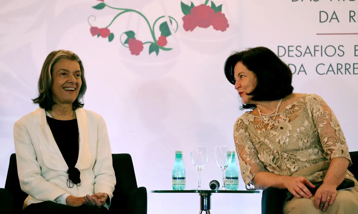 Alego realiza evento com presença de Cármen Lúcia e Raquel Dodge