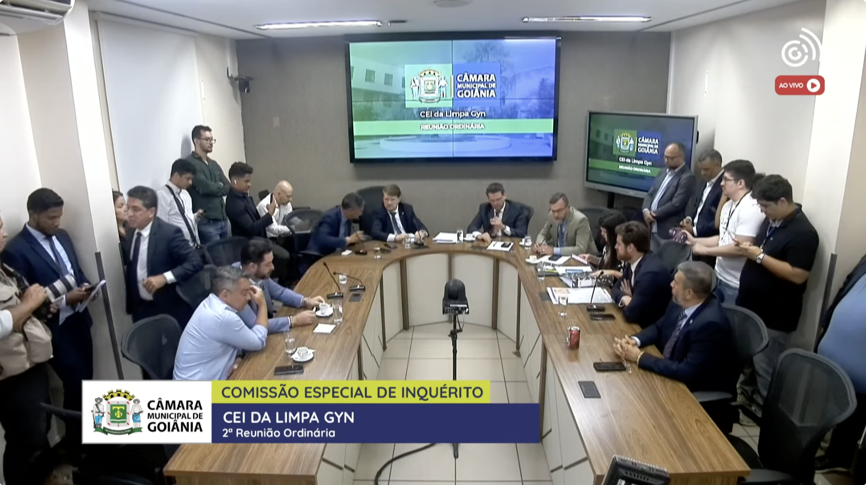 Vereadores durante reunião da CEI da Limpa Gyn: pedidos de documentos e recado à empresa sobre convocação (Foto: Reprodução)