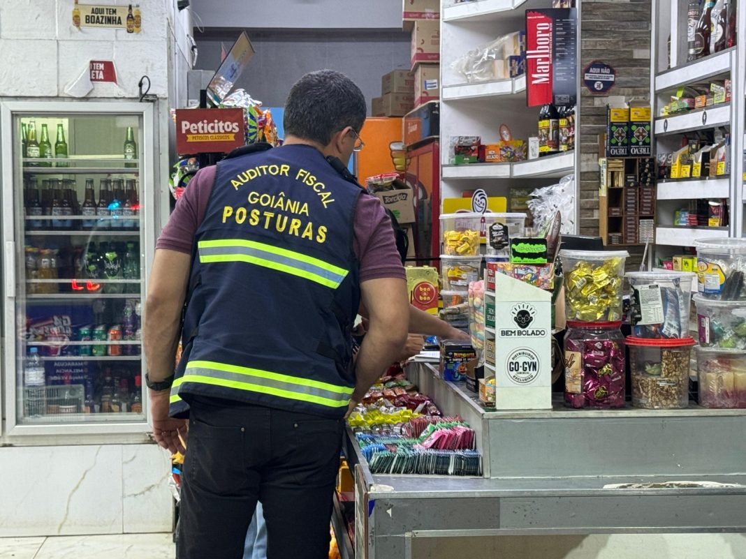 Dez distribuidoras são fechadas na 1ª noite de ação do decreto